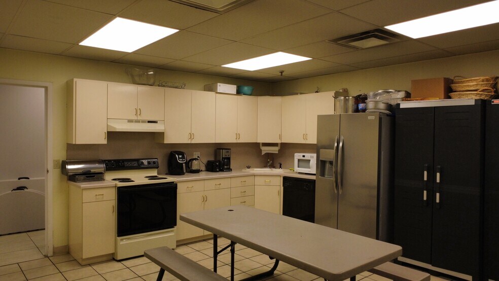 More Photos Of 28 Old Dock Rd, Yaphank Warehouse For Sale