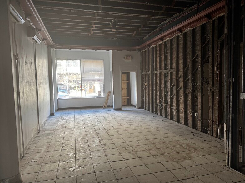 More Photos Of 109 S Main St, Nazareth Storefront Retail Residential For Sale