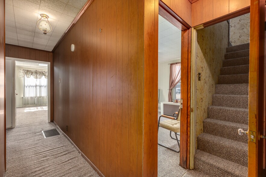 More Photos Of 425 W Main St, Staunton Office For Sale