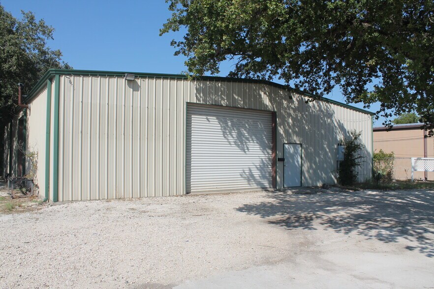 More Photos Of 2209 E Main St, Gatesville Service For Sale