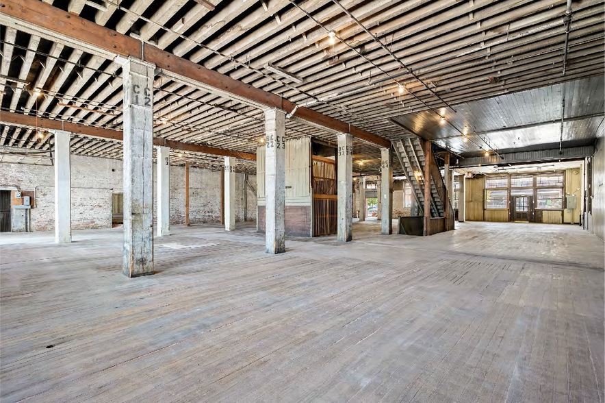 More Photos Of 2020-2060 Walnut St, Kansas City Warehouse For Sale