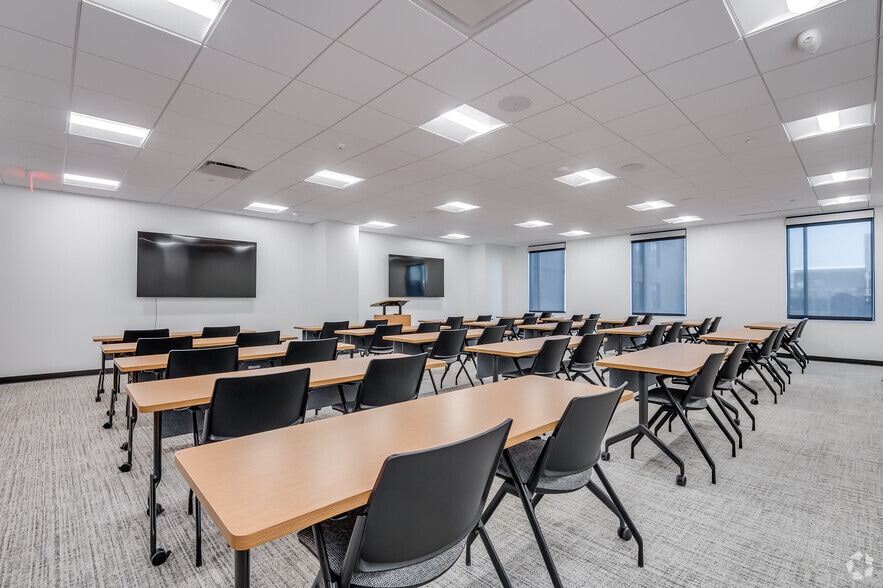 More Photos Of 511 N Broadway, Milwaukee Office For Lease