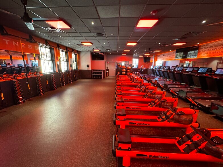 More Photos Of 1040-1044 Lake St, Oak Park Storefront Retail Office For Sale