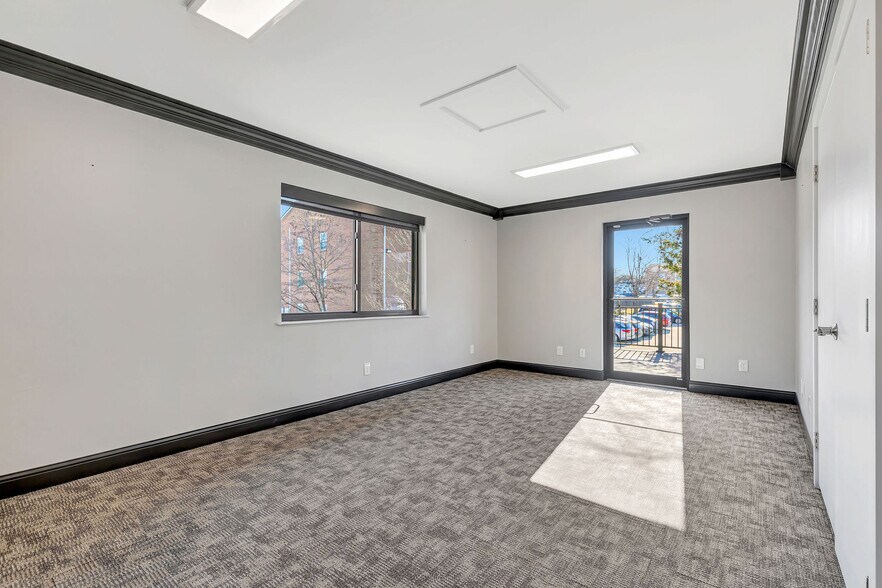 More Photos Of 2327 Anderson Rd, Crescent Springs Office For Lease