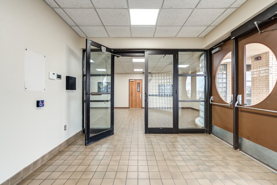 More Photos Of 3802-3806 Interstate 27, Lubbock Office For Sale