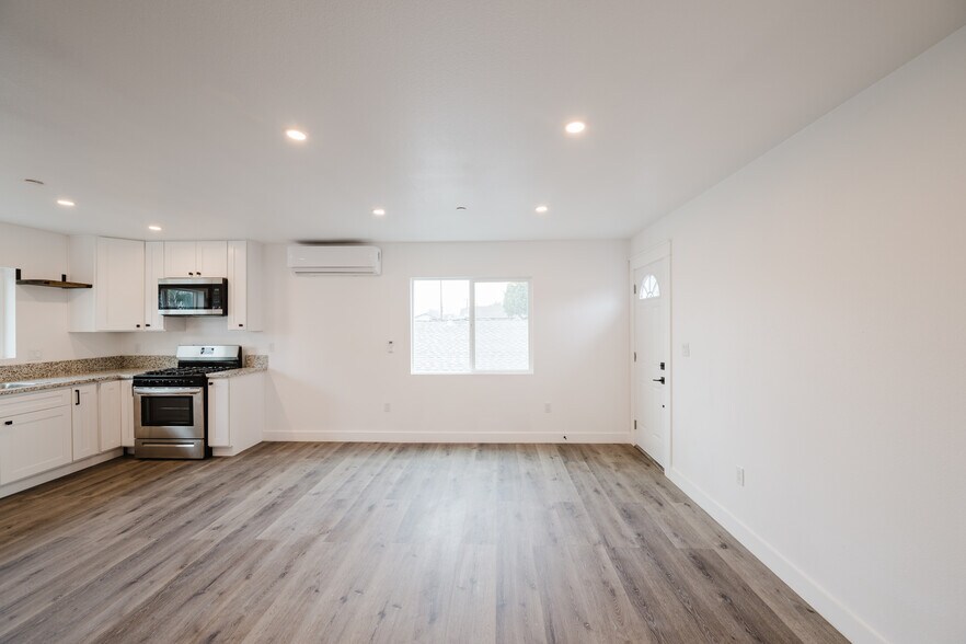 More Photos Of 912 E Commonwealth Ave, Fullerton Apartments For Sale