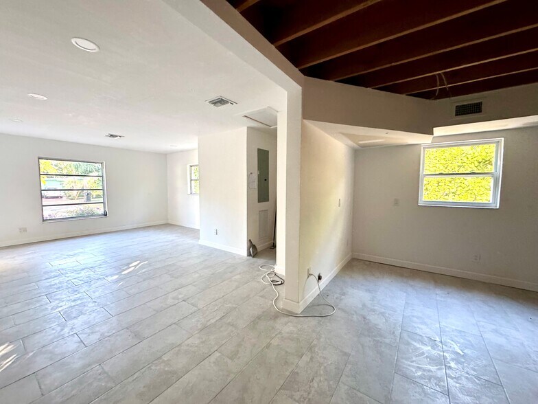 More Photos Of 803 Myrtle Ter, Naples Medical For Sale