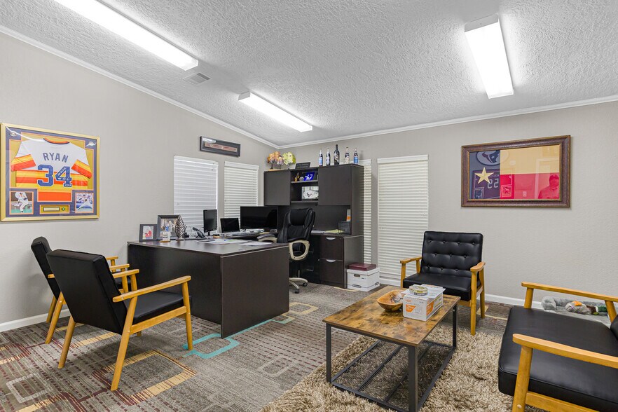 More Photos Of 9949 Clodine Rd, Richmond Office For Sale