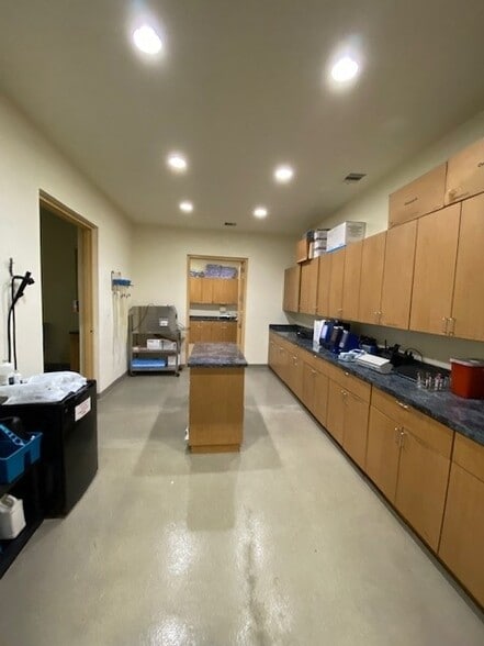 More Photos Of 707 Woods Rd, Brookshire Warehouse For Sale