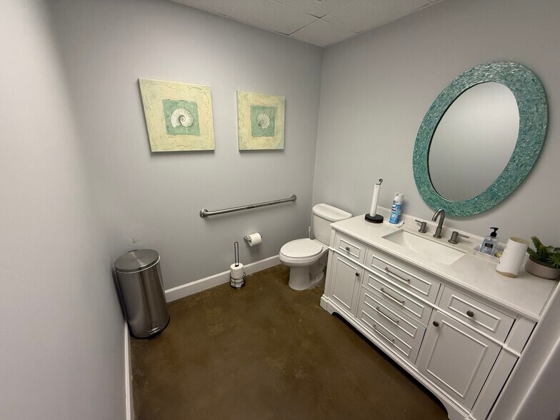 More Photos Of 8115 Waters Ave, Savannah Showroom For Sale