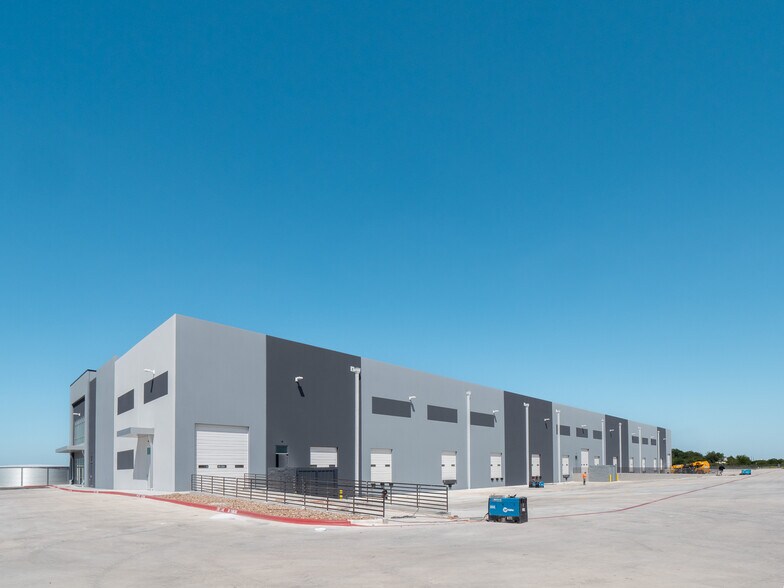 More Photos Of 1901 Industrial Dr, Taylor Warehouse For Lease
