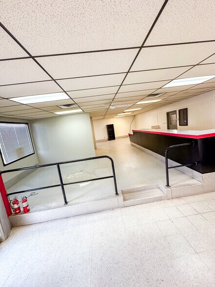 Primary Photo Of 605 Main St, Great Bend Storefront Retail Office For Lease