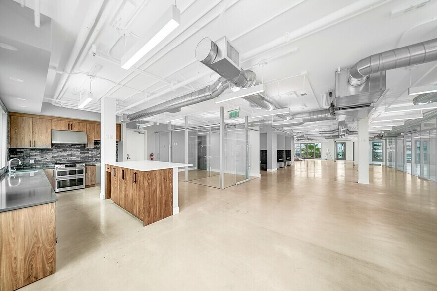 More Photos Of 2210-2280 Newport Blvd, Newport Beach Apartments For Lease