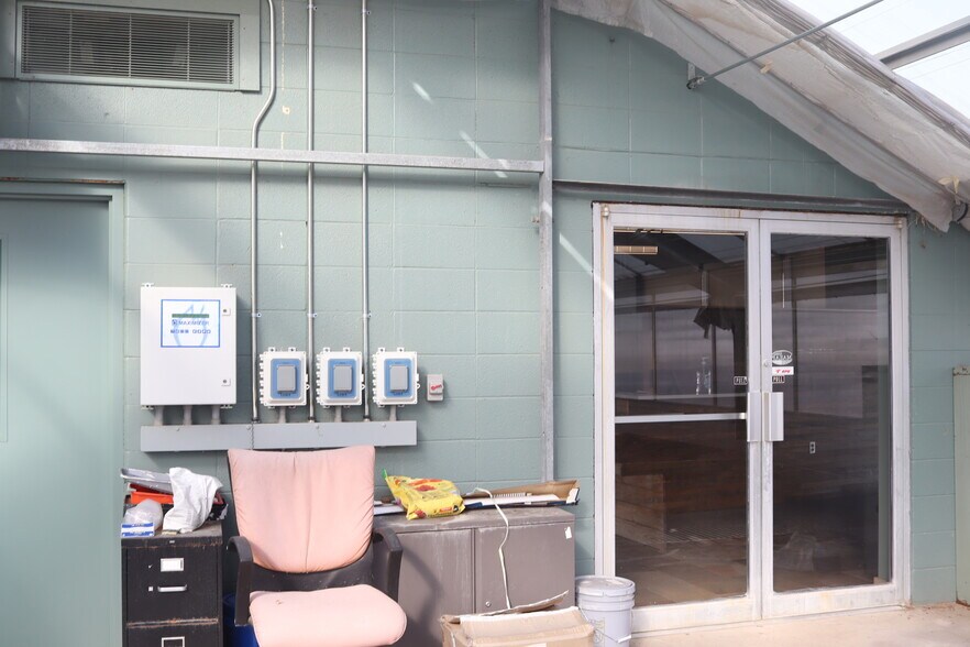 More Photos Of 1523 Riverview Dr, Kalamazoo Freestanding For Lease