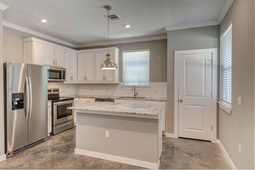 More Photos Of 340 Bowers Blvd, Huntsville Apartments For Sale