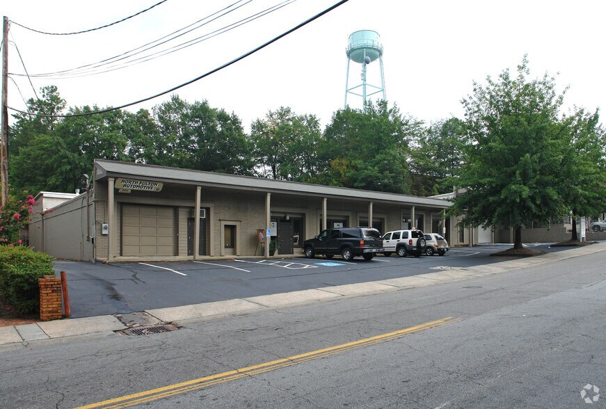 More Photos Of 42 Oak St, Roswell Freestanding For Lease