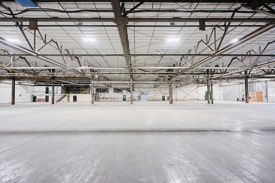 More Photos Of 1375 Rue Brouillette, Saint-hyacinthe Manufacturing For Lease