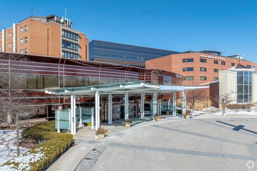 More Photos Of 800 Biesterfield Rd, Elk Grove Village Medical For Lease