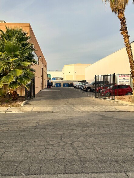 More Photos Of 6329 Pine St, Las Vegas Warehouse For Sale