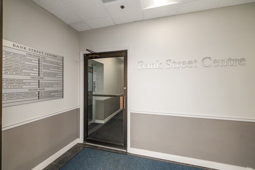 More Photos Of 18 Bank St, Summit Medical For Lease