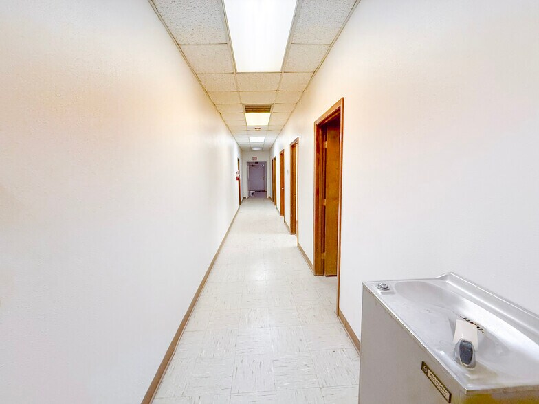 More Photos Of 1901 Carter St, Pampa Office For Sale