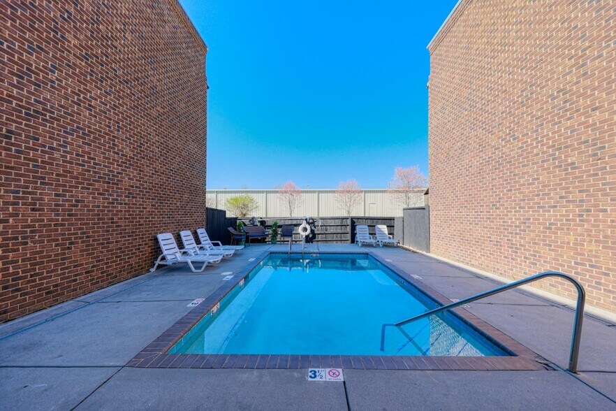 More Photos Of 425 Sutherland View Way, Knoxville Apartments For Sale