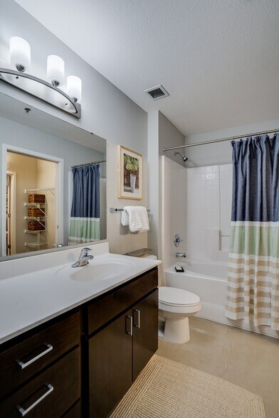 More Photos Of 2410 University Ave W, Saint Paul Apartments For Lease