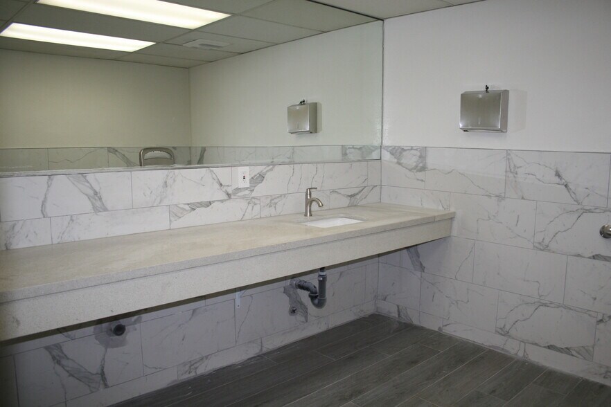 More Photos Of 3530 Long Beach Blvd, Long Beach Office For Lease