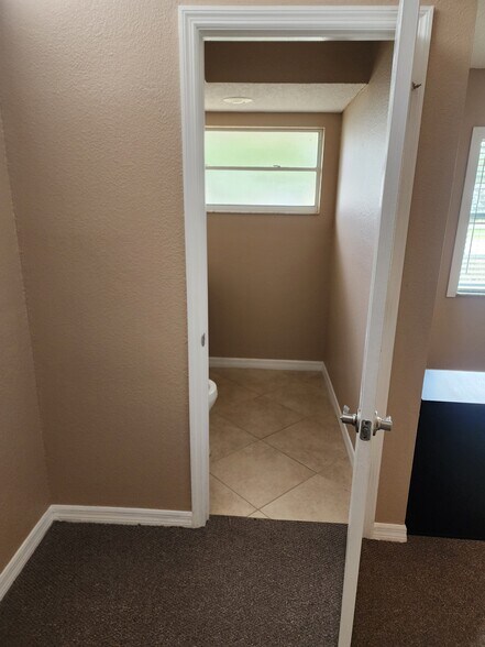 More Photos Of 8028 Spring Hill Dr, Spring Hill Medical For Lease