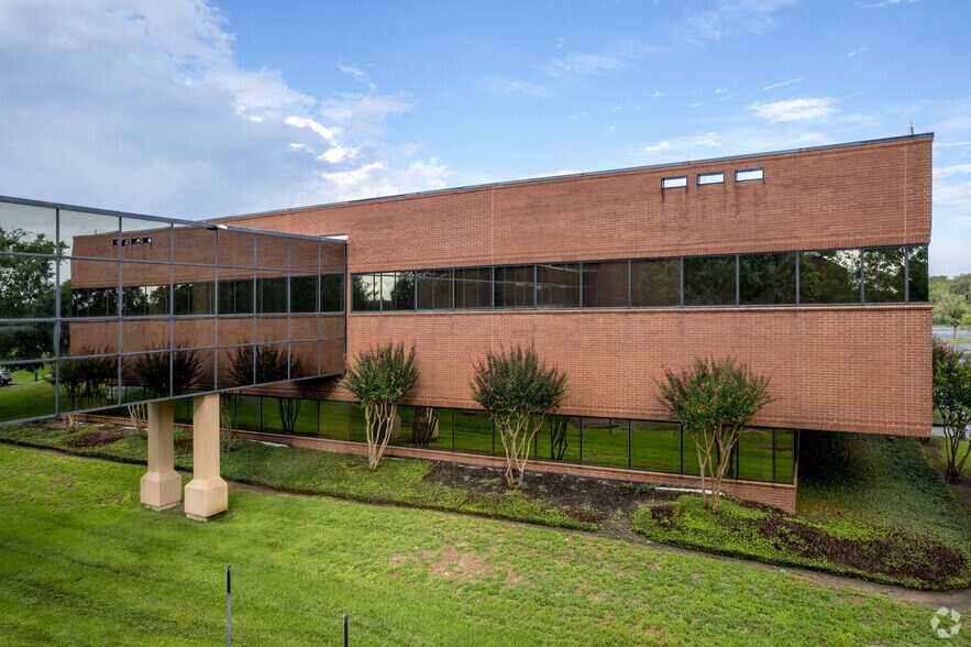 More Photos Of 4005 Technology Dr, Angleton Office For Lease