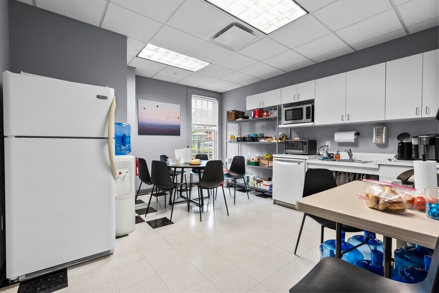 More Photos Of 745 Boston Post Rd, Darien Apartments For Sale