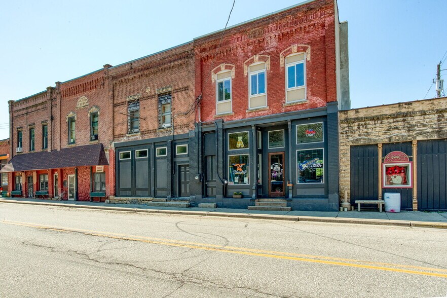 More Photos Of 3531 Wi-35, Maiden Rock Storefront Retail Residential For Sale