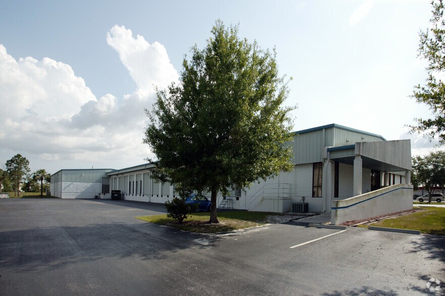 More Photos Of 5719 Corporation Cir, Fort Myers Distribution For Sale