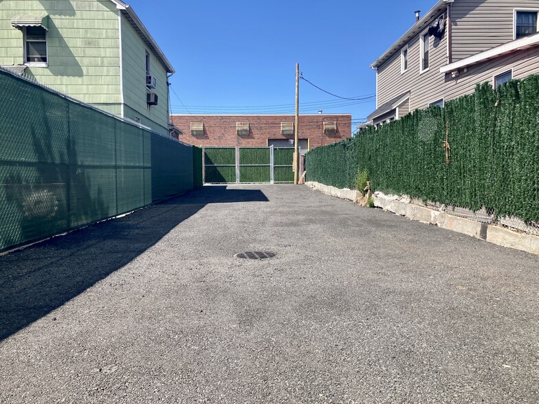 More Photos Of 555 Montauk Ave, Brooklyn Land For Lease