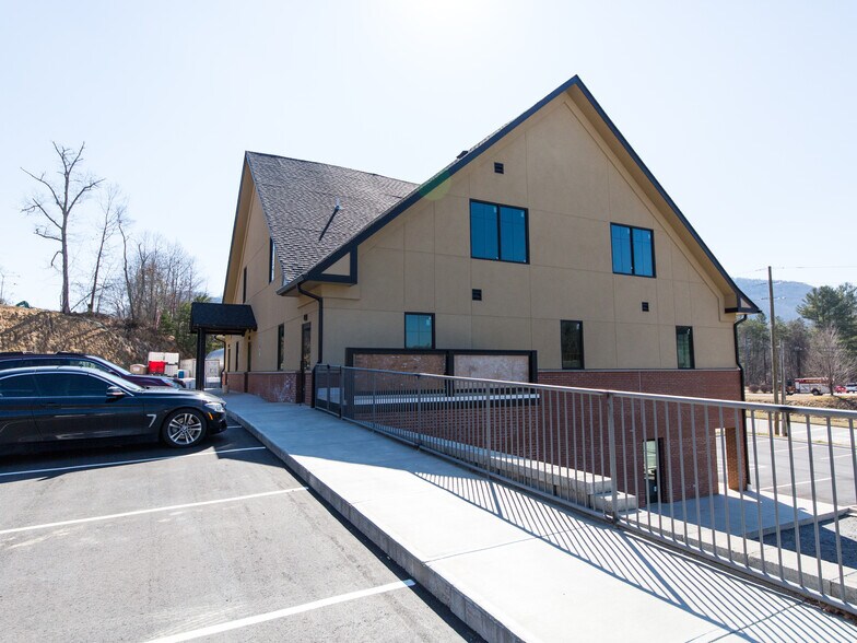 More Photos Of 208 Charlotte Hwy, Asheville Medical For Sale