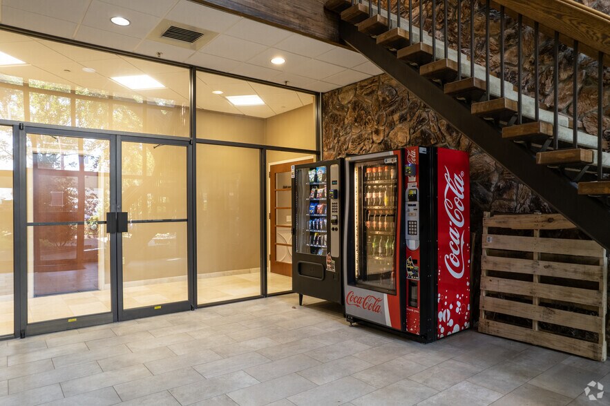 More Photos Of 555 Kinderkamack Rd, Oradell Medical For Lease