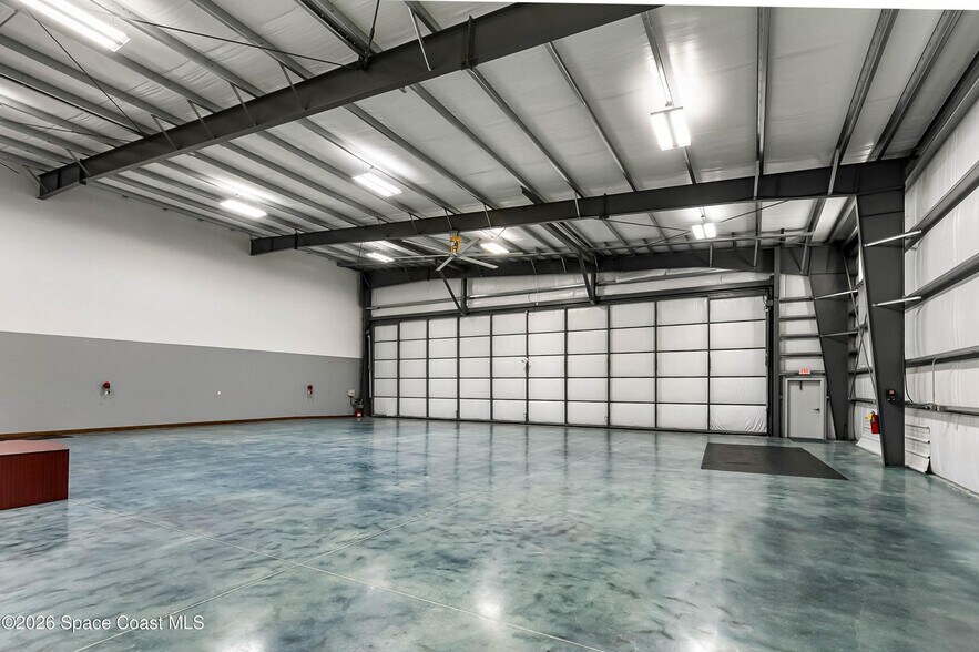 More Photos Of 805 Tower Access Rd, Melbourne Airplane Hangar For Sale