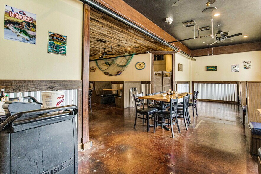 More Photos Of 131 New Warrington Rd, Pensacola Restaurant For Sale