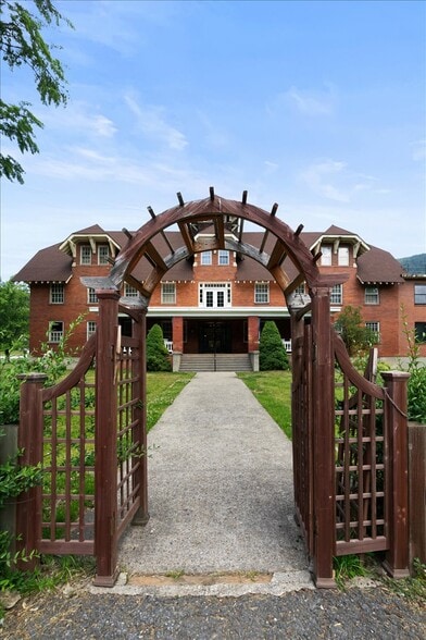More Photos Of 99 Satherfield Rd, Silverton Hospitality For Sale