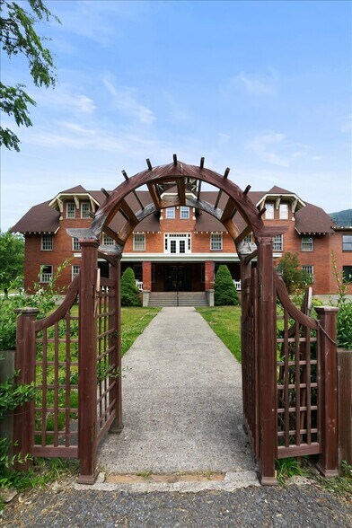 More Photos Of 99 Satherfield Rd, Silverton Hospitality For Sale