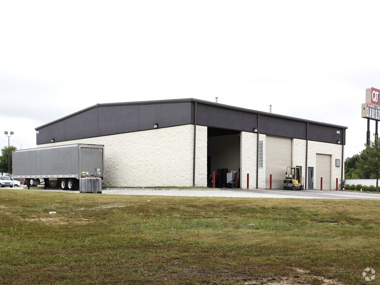 More Photos Of 5955 SW Bakers Ferry Rd, Atlanta Warehouse For Sale
