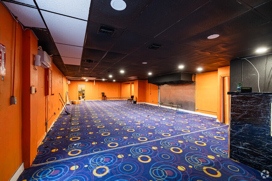 More Photos Of 2467-2469 Edison Ave, Fort Myers General Retail For Sale