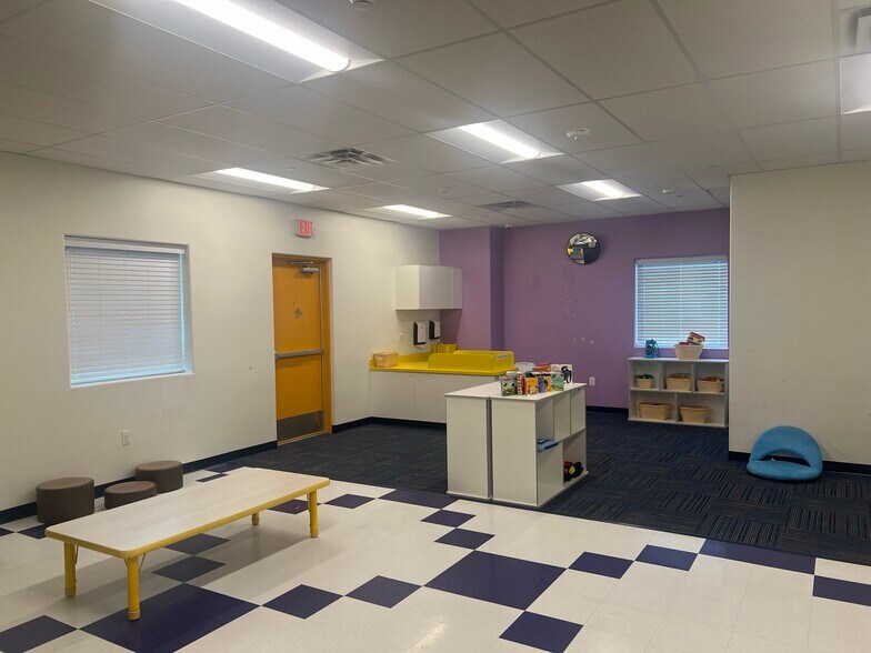 More Photos Of 15221 Spencer Rd, Houston General Retail For Lease