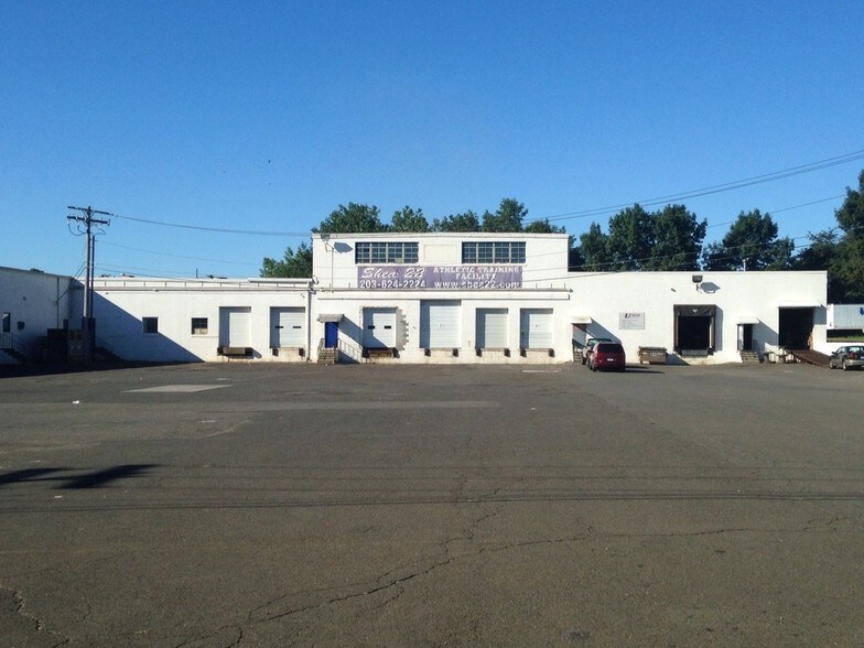 More Photos Of 222 Universal Dr, North Haven Warehouse For Lease