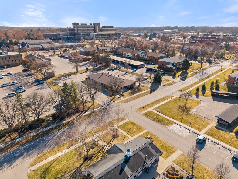 More Photos Of 961-971 Oakwood Dr, Rochester Medical For Lease