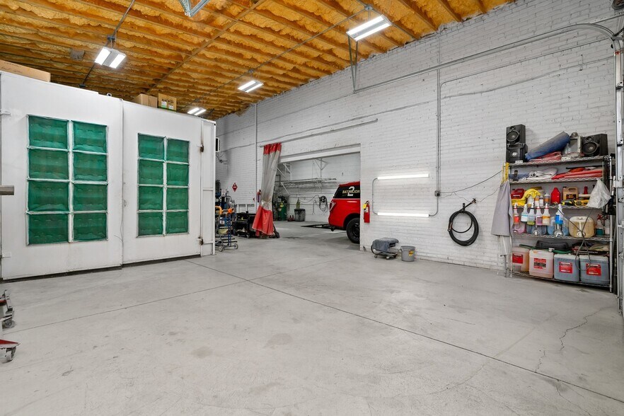 More Photos Of 5512 W 79th St, Burbank Storefront Retail Residential For Sale