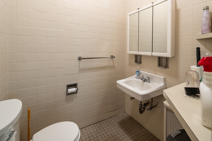 More Photos Of 25 N Broadway, Tarrytown Office For Lease