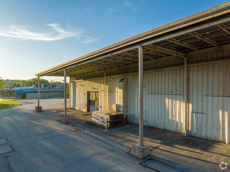 More Photos Of 13850 Manchester Rd, Manchester Freestanding For Lease