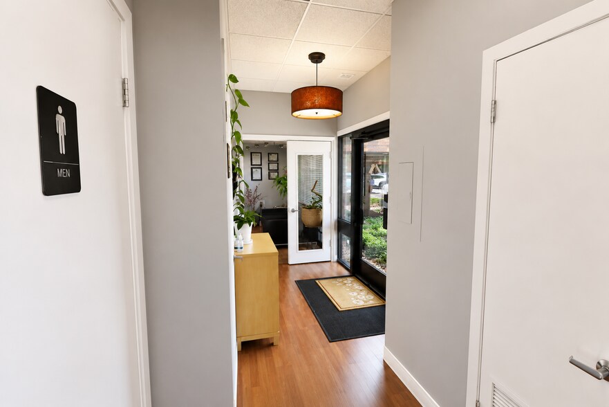 More Photos Of 935 N Plum Grove Rd, Schaumburg Office For Sale