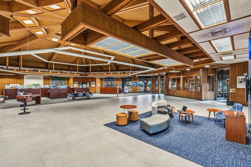 More Photos Of 601 Crater Lake Ave, Medford Bank For Sale